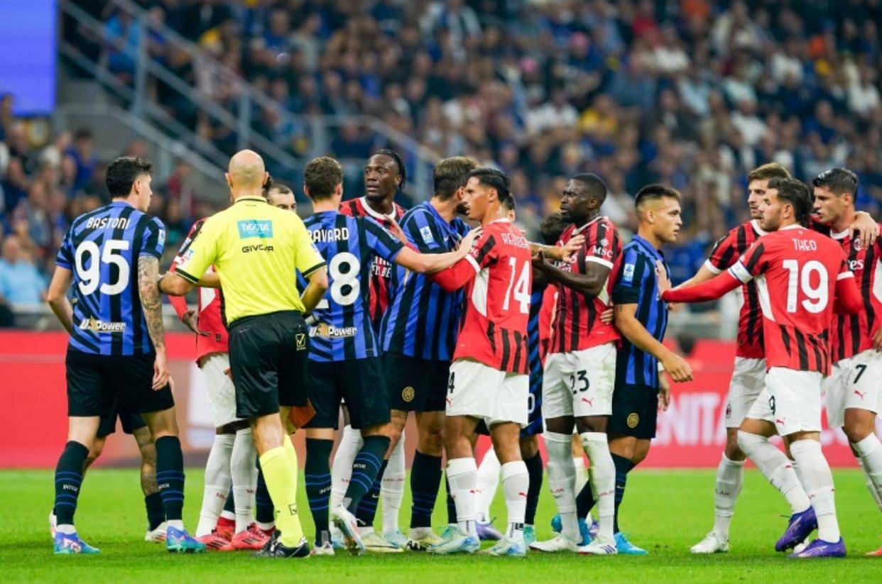 包含今晚意甲焦点战;国际米兰刷新队史纪录;更衣室稳定;训练强度明显提升的词条 包含今晚意甲焦点战;国际米兰刷新队史纪录;更衣室稳定;训练强度明显提升的词条